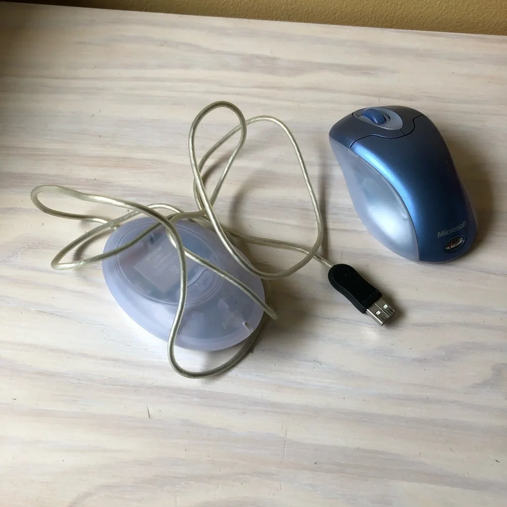 Microsoft Wireless Optical Mouse & USB 2.0 Receiver Cable